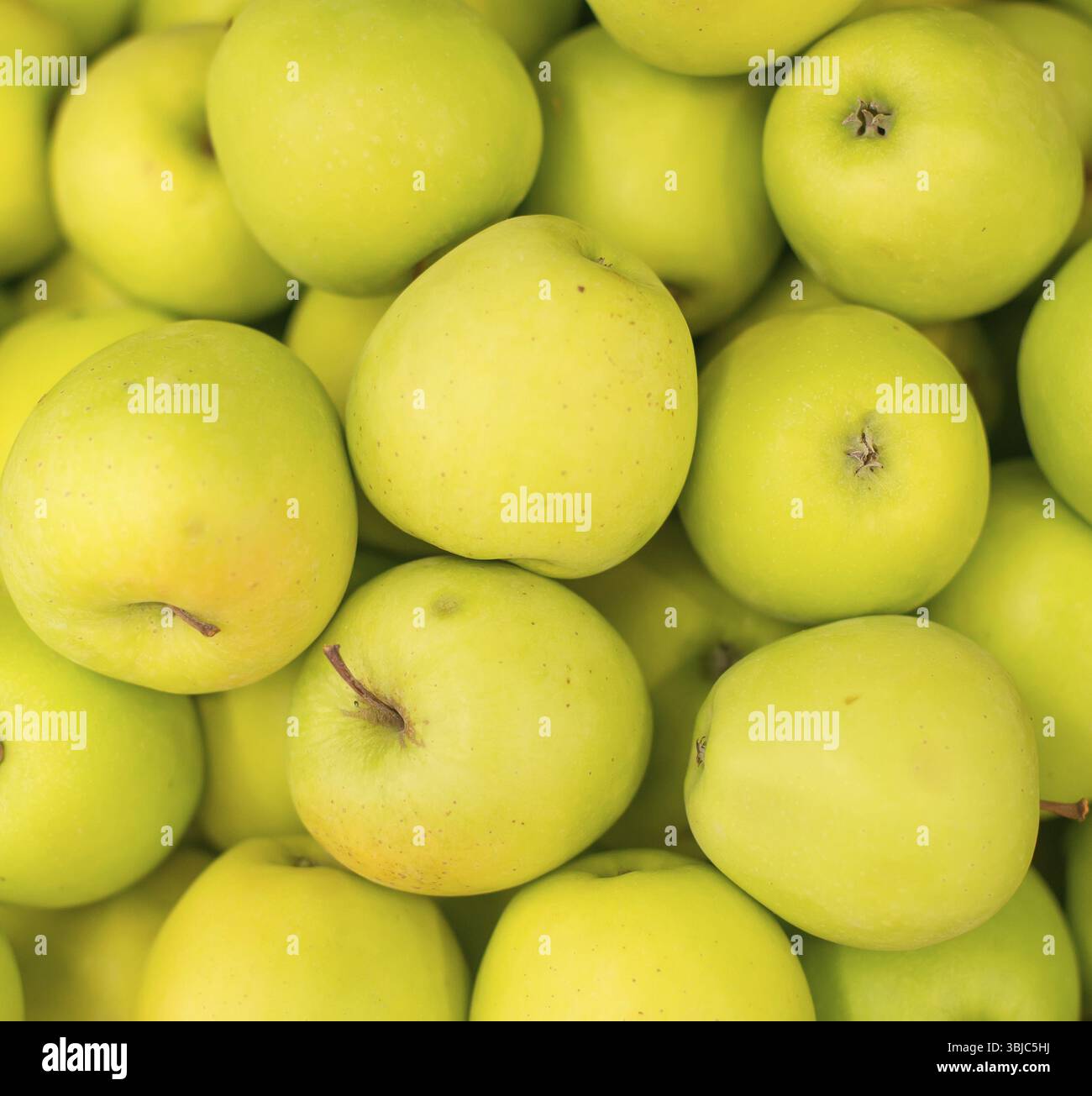 Bouquet de pomme verte en supermarché Banque D'Images
