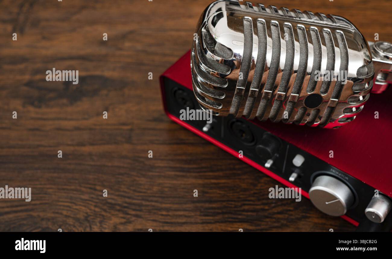 Microphone et carte son. Studio d'enregistrement à domicile Banque D'Images