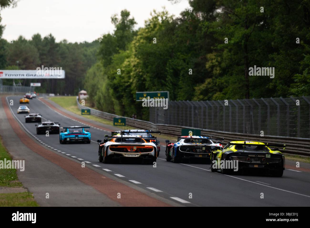 57 KIMURA Takeshi (jpn), SERRA Daniel (BRA), STEVENSON Casper (gbr), Kessel Racing, Ferrari 296 LMGT3, #57, action 150 TOLEDO Custodio (soutien-gorge), WADOUX Lilou (fra), AGOSTINI Riccardo (ita), Richard mille AF Corse, Ferrari 296 LMGT3, #150, action pendant les 24 heures du Mans 2025, 4ème manche du Championnat du monde FIA d'Endurance 2025, le 14 juin 2025 sur le circuit des 24 heures du Mans, France Banque D'Images