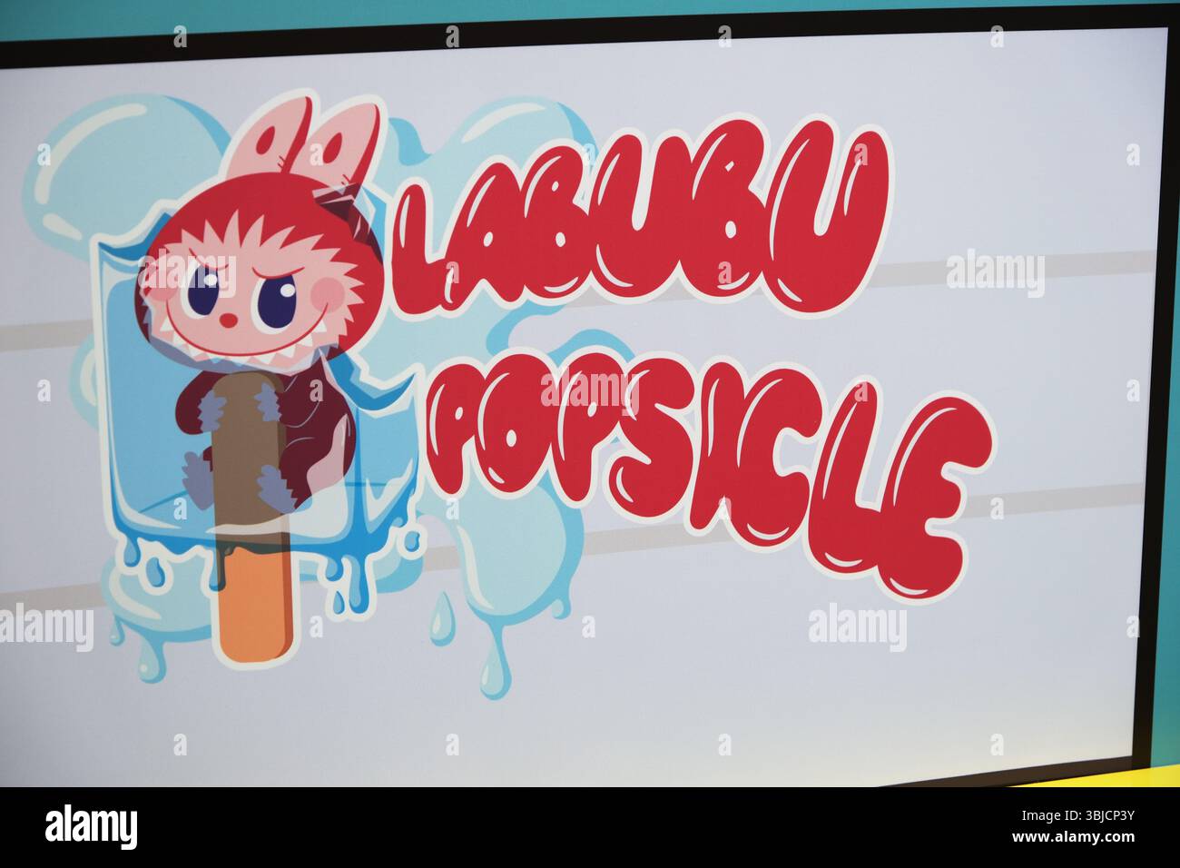 Shanghai, Chine-14 juin 2025 : logo de la marque Labubu sur le magasin Banque D'Images