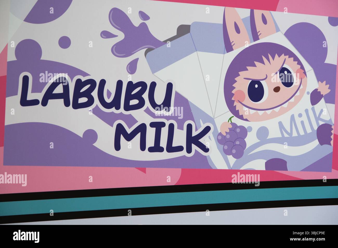 Shanghai, Chine-14 juin 2025 : logo de la marque Labubu sur le magasin Banque D'Images
