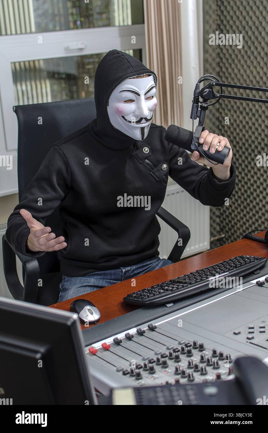 Antiglobalist exprime ses revendications sur la radio Banque D'Images