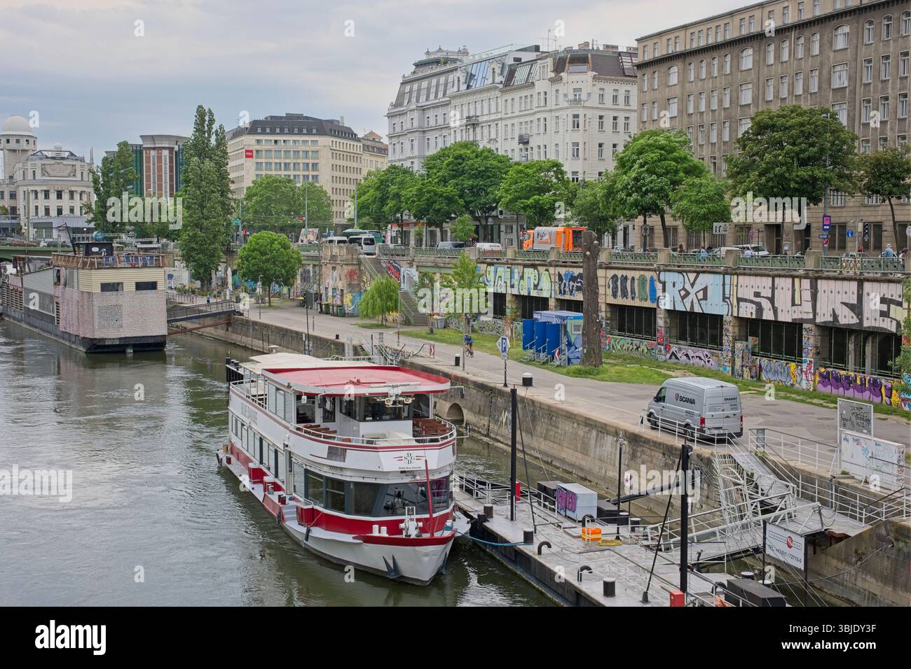 Bateau restaurant, Danube, Vienne Banque D'Images