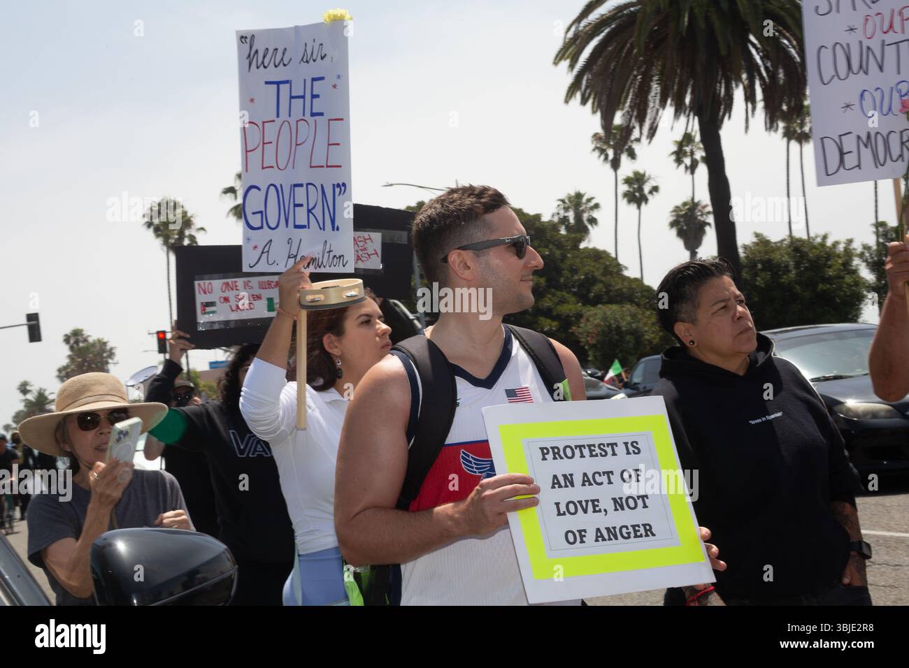 14 juin 2025 - manifestation pacifique et marche de No Kings à long Beach, CA Banque D'Images