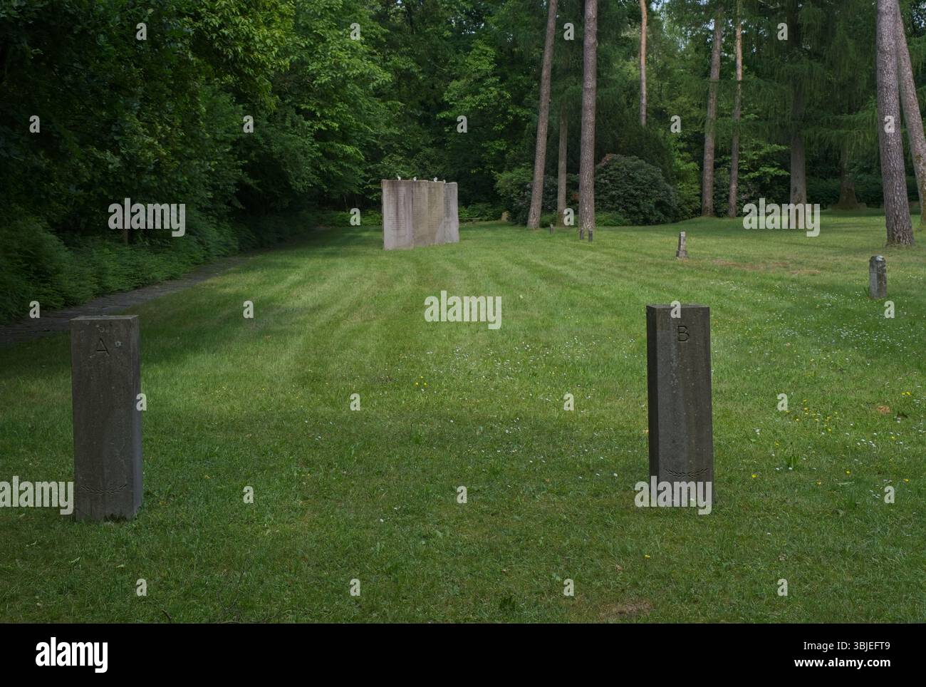 Holte-Stukenbrock, Allemagne - 31 mai 2025 : ce cimetière de guerre contient les restes de 65 000 prisonniers de guerre soviétiques, enterrés dans 36 fosses communes. Nuageux Banque D'Images