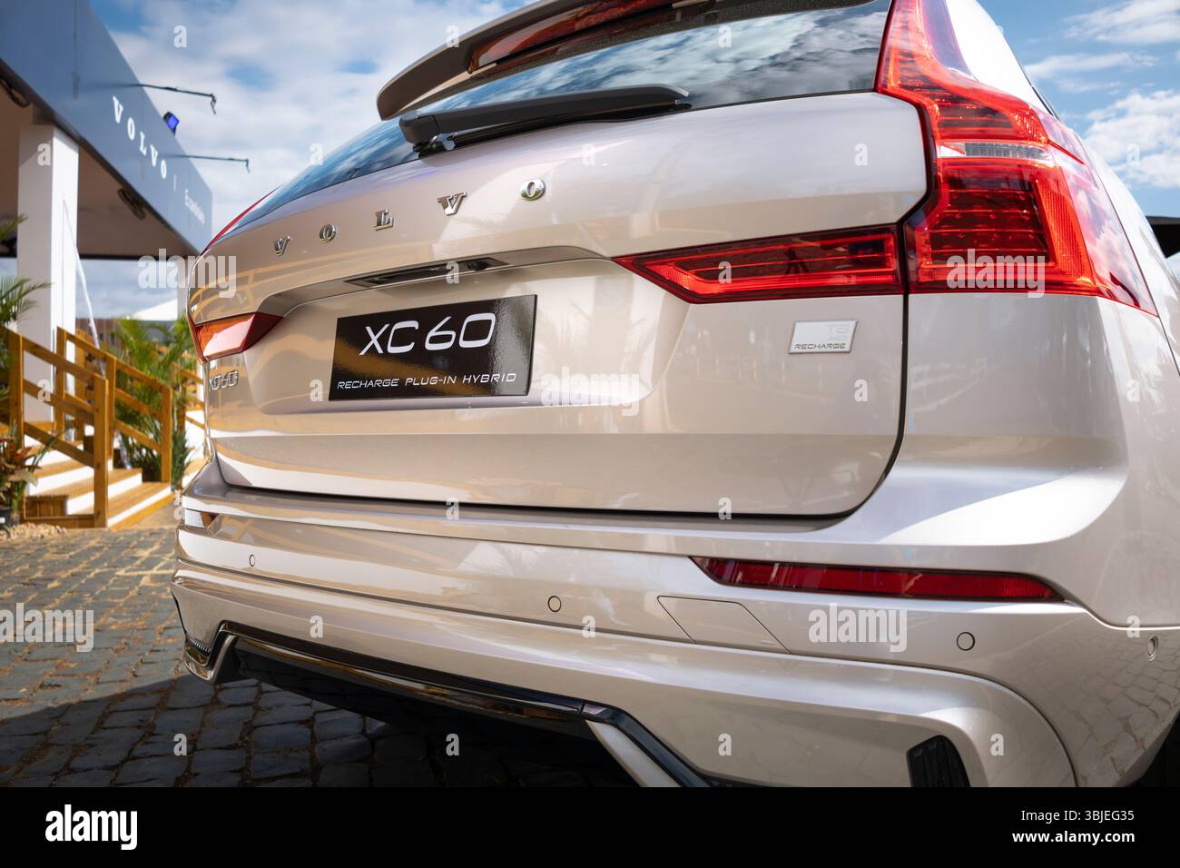 Volvo XC 60 SUV en exposition à la Foire agricole Expo Londrina 2025, qui se tient dans la ville de Londrina Banque D'Images