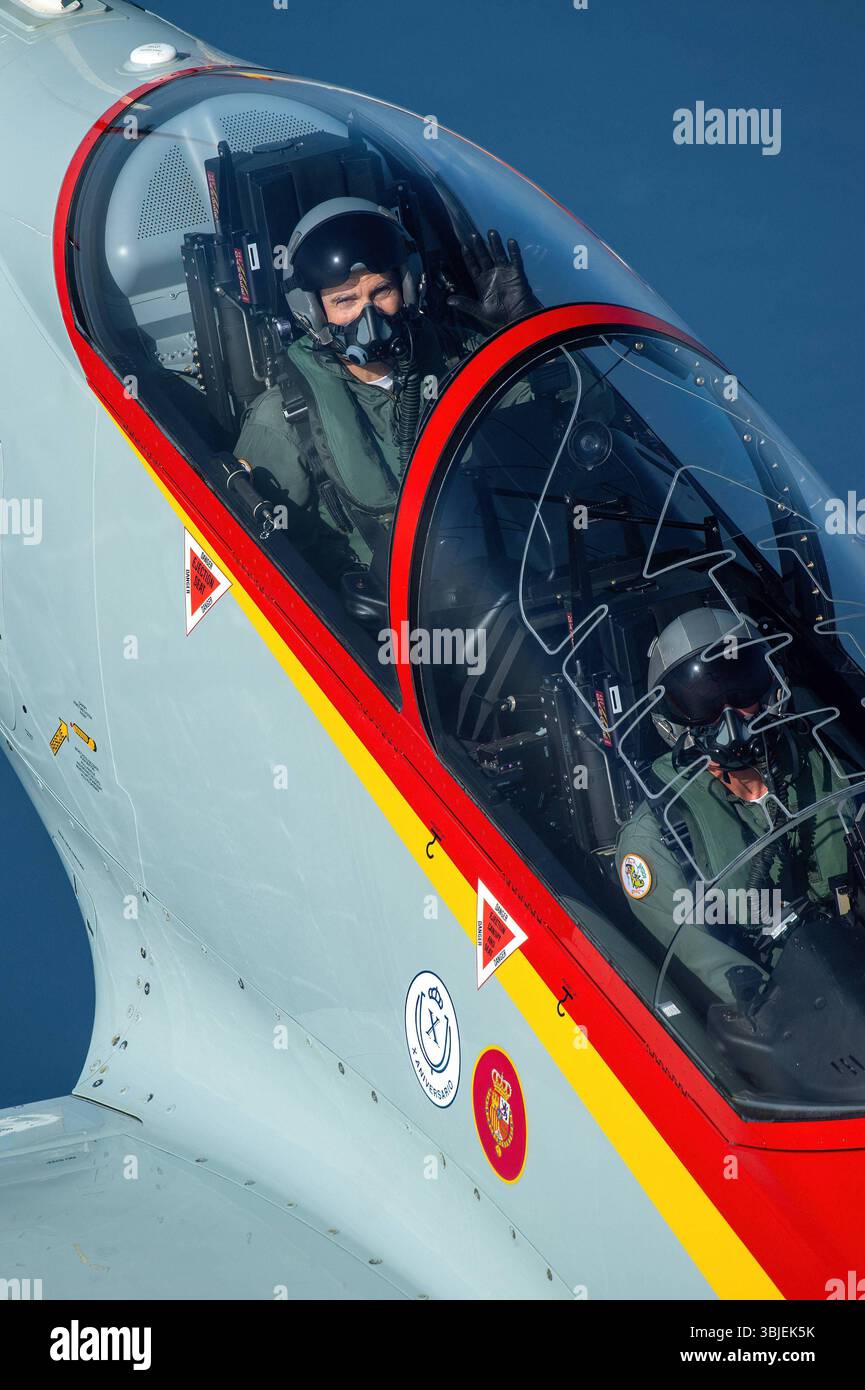 San Javier, Espagne. 15 juin 2025. Le roi Felipe assiste au festival de l'air aire 25, commémorant le 40e anniversaire de la patrouille d'aigle. 14 juin 2025 crédit : CORDON PRESS/Alamy Live News Banque D'Images