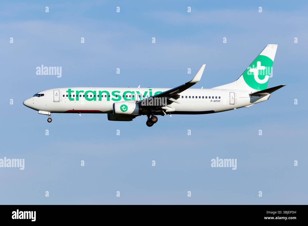 Copenhague, Danemark. 21 mai 2024. Un Boeing 737-800 de Transavia France atterrissant à l'aéroport de Copenhague Kastrup. Transavia, membre du groupe AIR FRANCE KLM, opère depuis plus de 50 ans des vols réguliers et charters vers plus de 100 destinations au départ des pays-Bas. (Crédit image : © Fabrizio Gandolfo/SOPA images via ZUMA Press Wire) USAGE ÉDITORIAL SEULEMENT ! Non destiné à UN USAGE commercial ! Banque D'Images