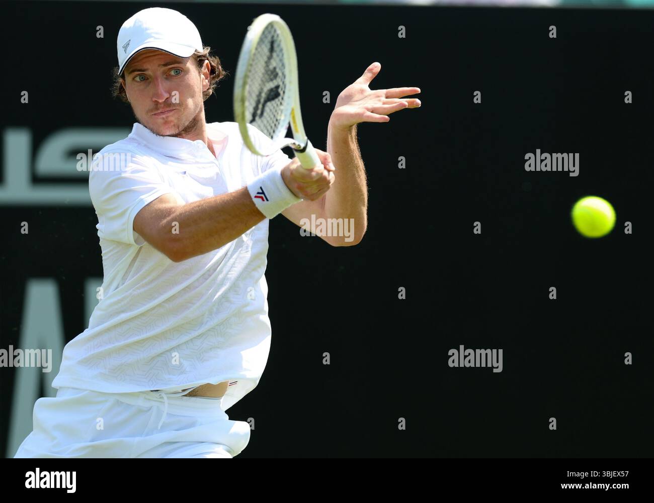 Ilkley, Royaume-Uni. 15 juin 2025. Alibek Kachmazov lors de son match contre Jan Choinski (GBR) lors de la ronde de qualification de l'ATP lors de la ronde de qualification du jour 2 du Lexus Nottingham Open Tennis Open Open le 14 juin 2025 crédit : Andrew Sumner/Alamy Live News Banque D'Images