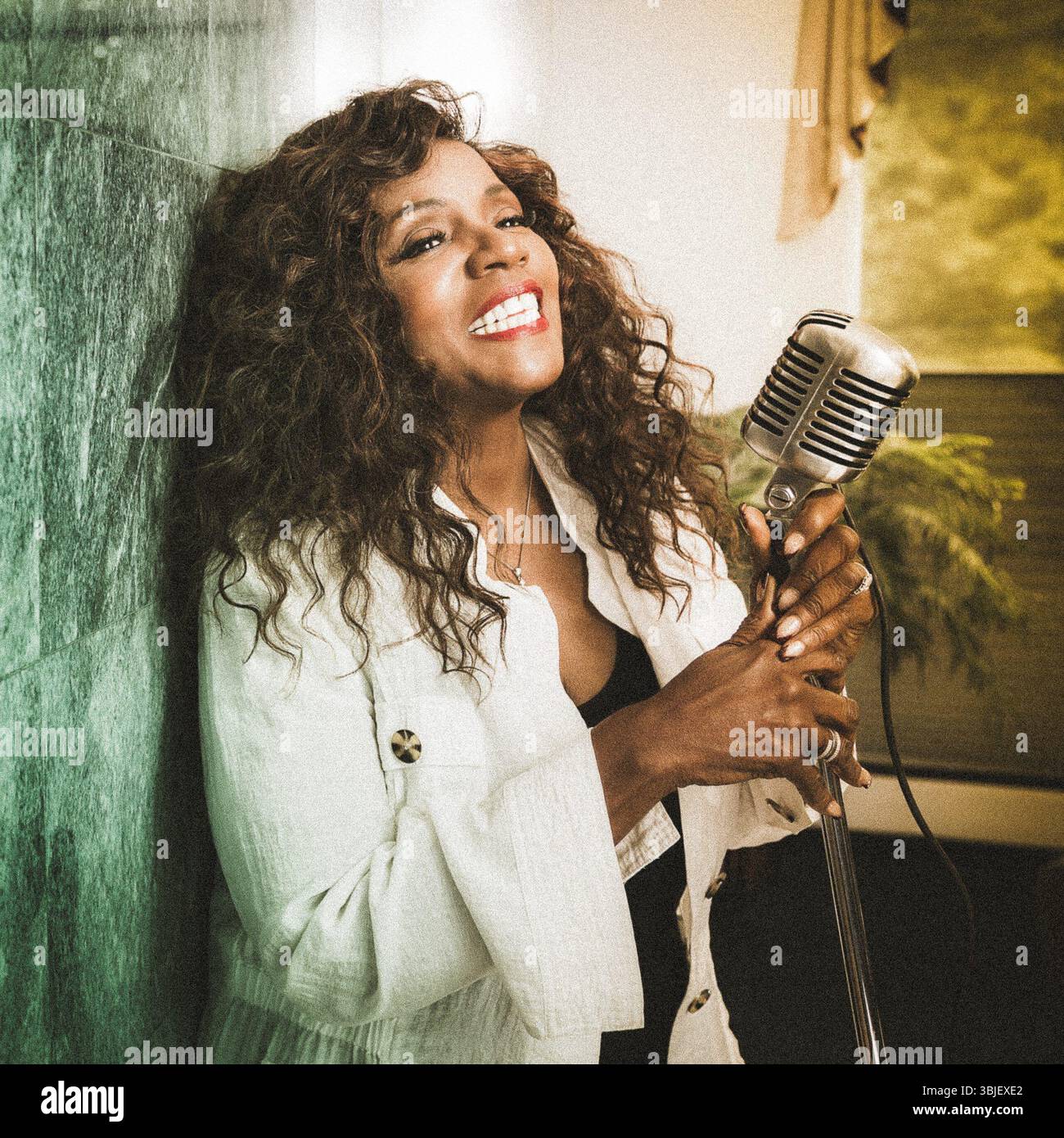 GLORIA GAYNOR DANS GLORIA GAYNOR : I WILL SURVIVE (2023), MISE EN SCÈNE PAR BETSY SCHECHTER. Crédit : Storyville Entertainment / album Banque D'Images