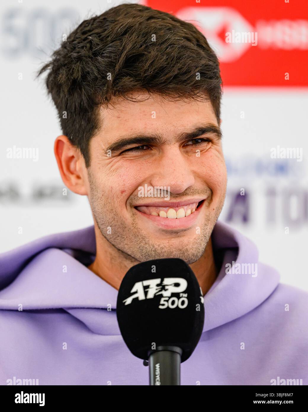 LONDRES, ROYAUME-UNI 15 juin : Espagne Carlos Alcaraz a été interviewé avant l'ATP 500 des championnats HSBC 2025 au Queen's Club le dimanche 15 juin 2025 à LONDRES, au ROYAUME-UNI. Crédit : Taka Wu/Alamy Live News Banque D'Images
