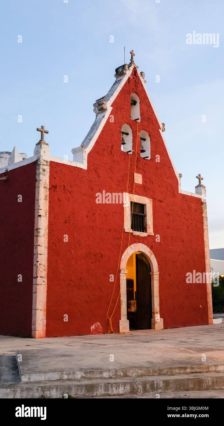 Iglesia de Itzimná, construit en 1752 comme temple du Dieu maya, Mérida, Yucatan, Mexique Banque D'Images