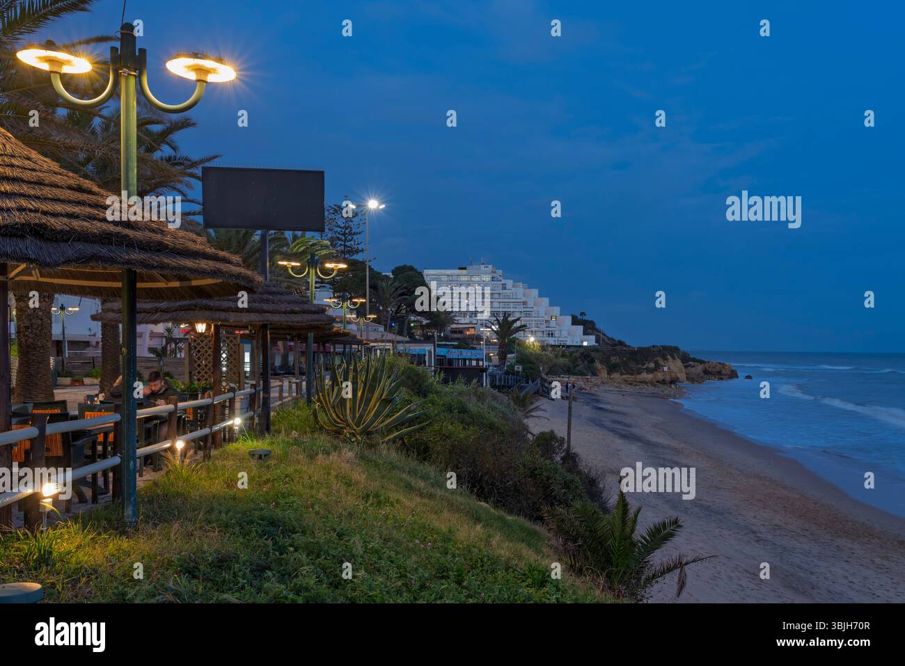 Restaurant de plage à Oura Beach, Albufeira, Algarve, Portugal, Europe. Banque D'Images