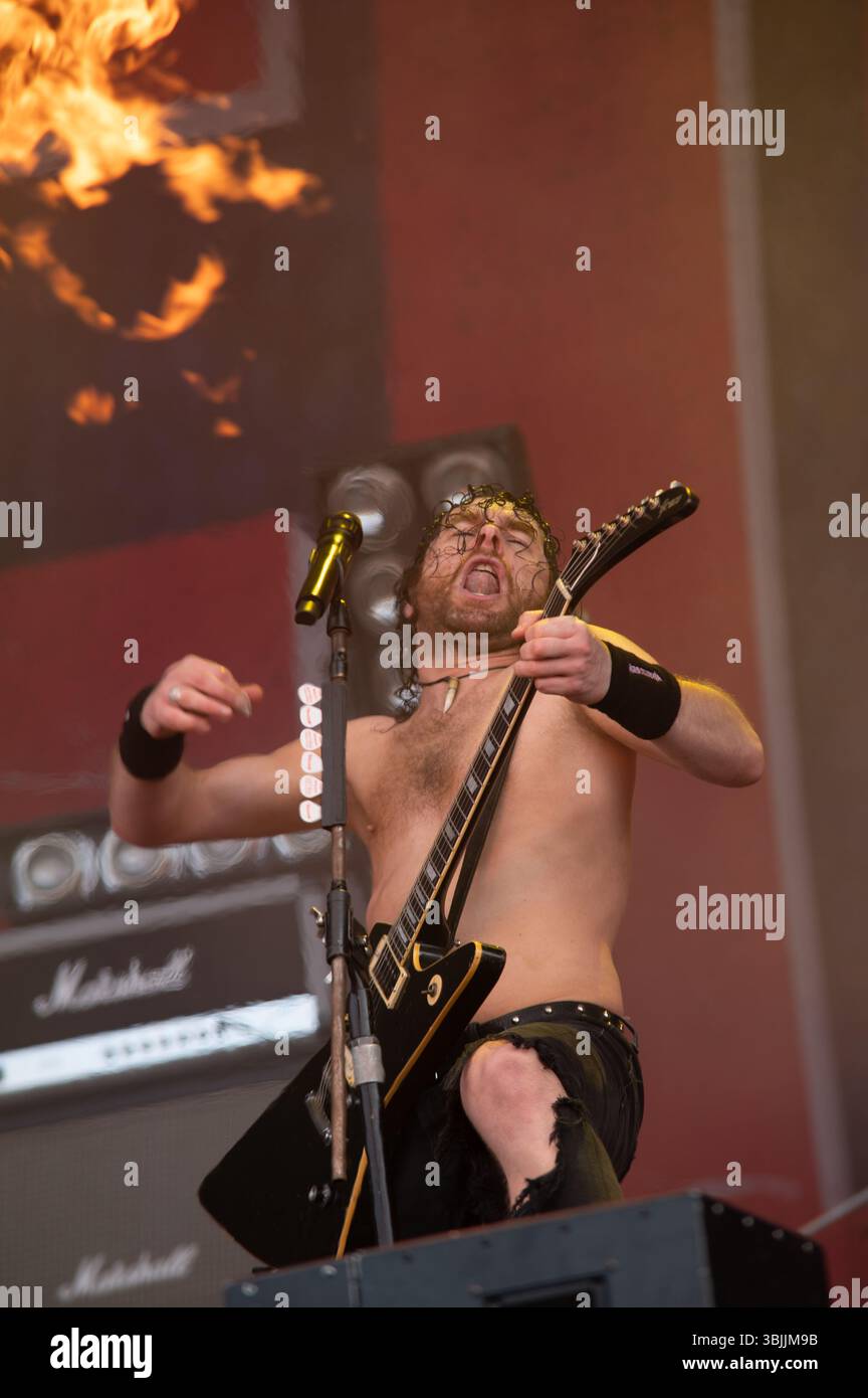 Donington, Angleterre. 15 juin 2025. Airbourne a mis en place une performance électrisante à Download 2025. Cristina Massei/Alamy Live News Banque D'Images