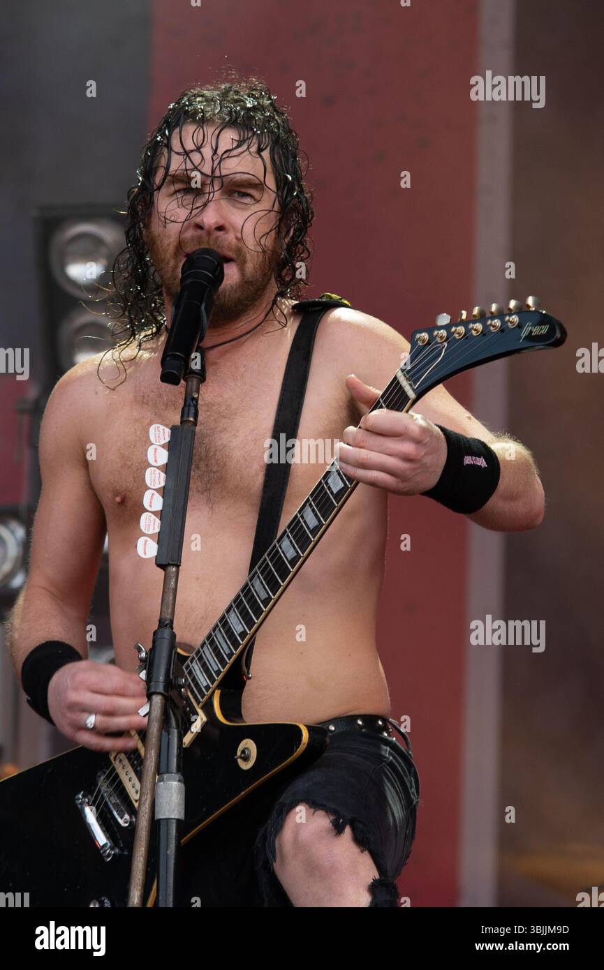 Donington, Angleterre. 15 juin 2025. Airbourne a mis en place une performance électrisante à Download 2025. Cristina Massei/Alamy Live News Banque D'Images