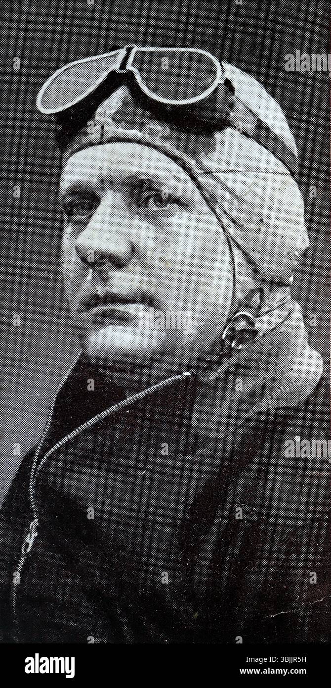 John Cobb, qui a été le premier homme à voyager à 350 mph sur terre. Il avait atteint cet objectif à Bonneville Salt Flats, Utah, le 15 septembre 1938 – un record qu'il détenait pendant seulement vingt-quatre heures. D'une série de cartes de cigarettes appelées The Kings of Speed qui ont été publiées en 1939 par le fabricant de tabac W. A. & A. C. Churchman. Banque D'Images