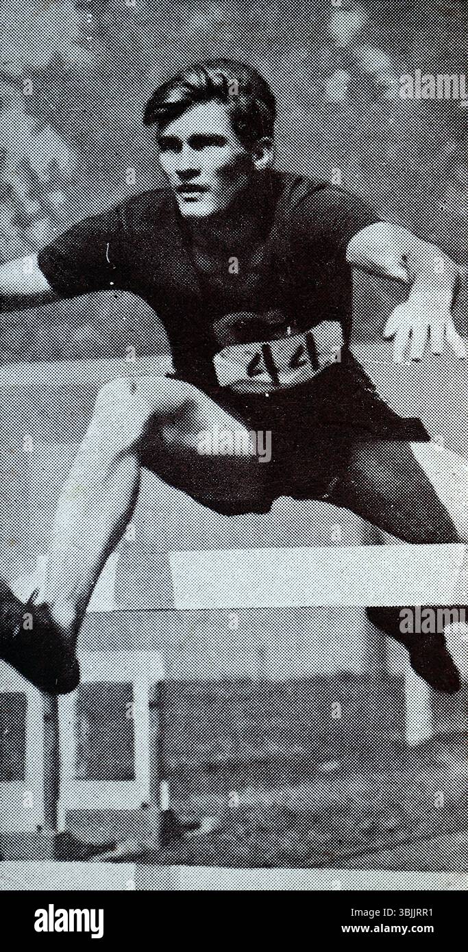 Forrest Towns était un haies américain. Il remporte la médaille d'or du 120 mètres haies aux Jeux Olympiques de Berlin en 1936 et détient le record du monde à la même distance. D'une série de cartes de cigarettes appelées The Kings of Speed qui ont été publiées en 1939 par le fabricant de tabac W. A. & A. C. Churchman. Banque D'Images