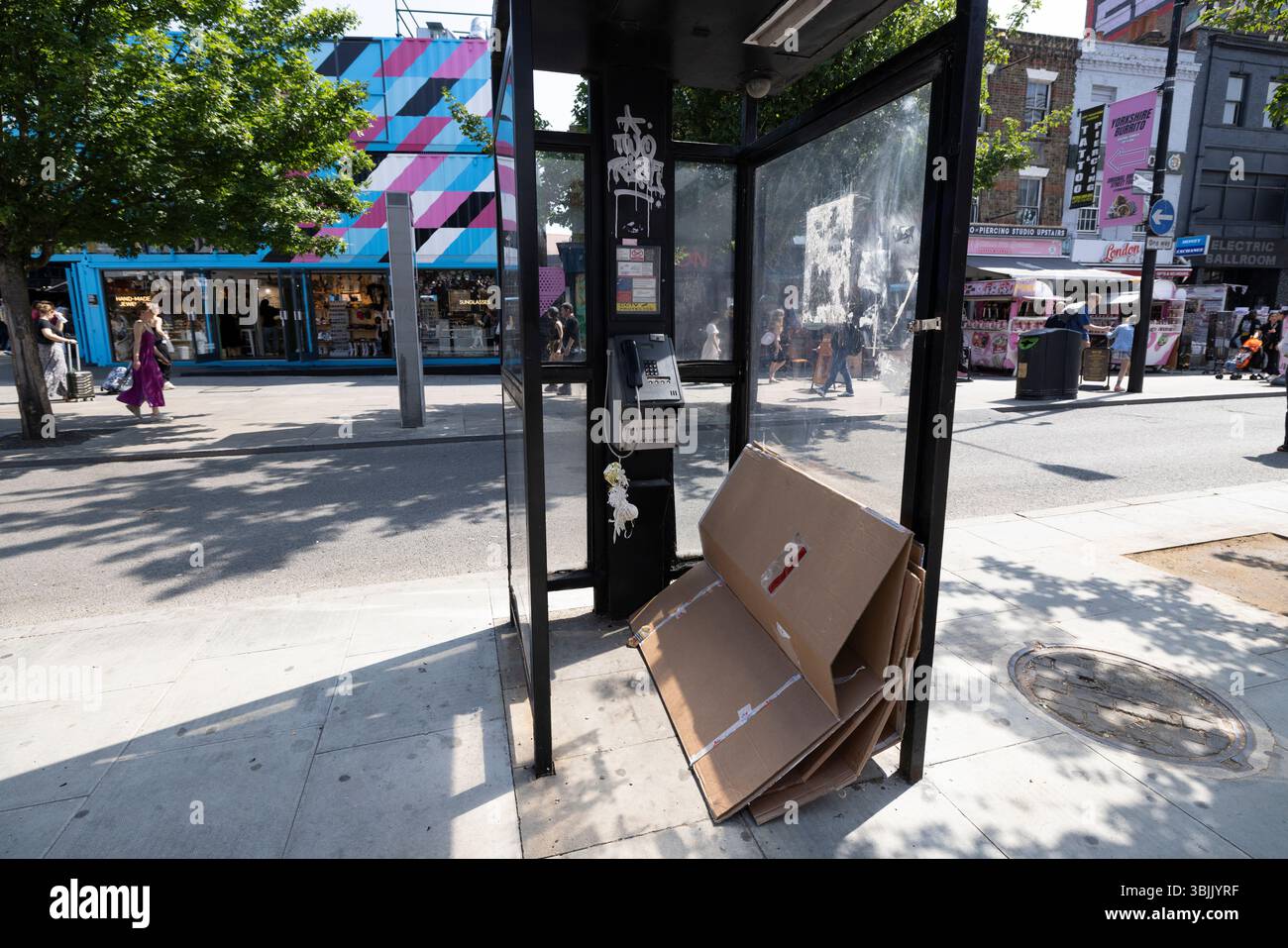 Camden High Street un lieu touristique très fréquenté dans le nord de Londres qui est devenu un point de flamme dans la crise de la criminalité violente au Royaume-Uni, Angleterre, Royaume-Uni Banque D'Images