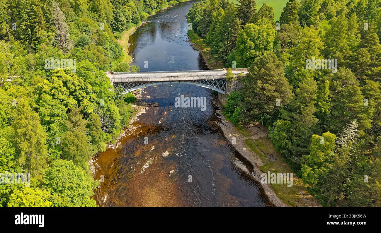 Pont de Carron rivière Spey Carron Moray Écosse qui traverse la rivière Spey entre les paroisses de Knockando et Aberlour Banque D'Images