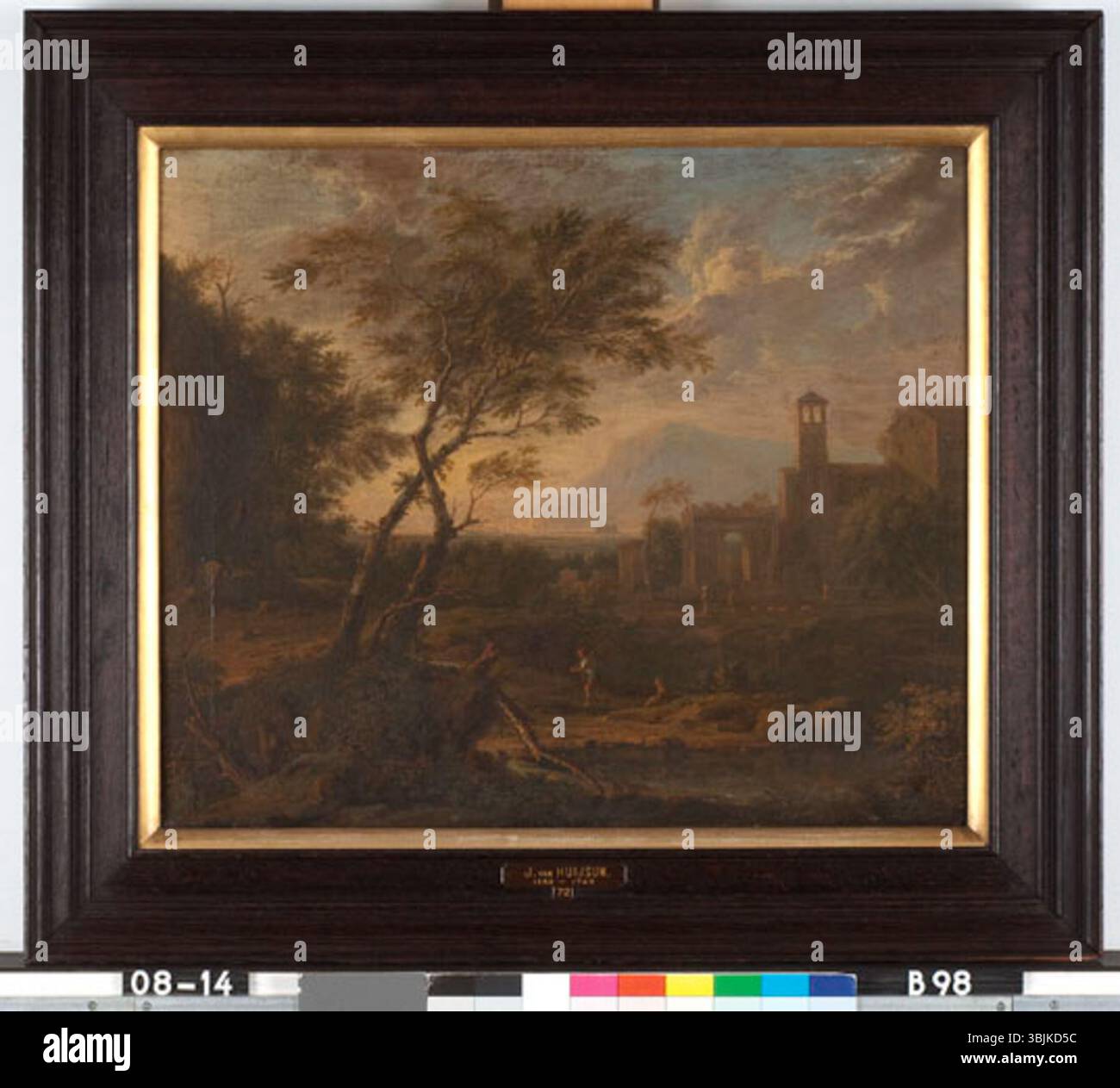 *Italiaans Landschap* (paysage italien) de Jan van Huysum dépeint une scène rurale détaillée, mettant en valeur des collines ondulantes, des arbres et une architecture classique dans la campagne italienne, rendue dans des couleurs vibrantes et riches en détails. Banque D'Images