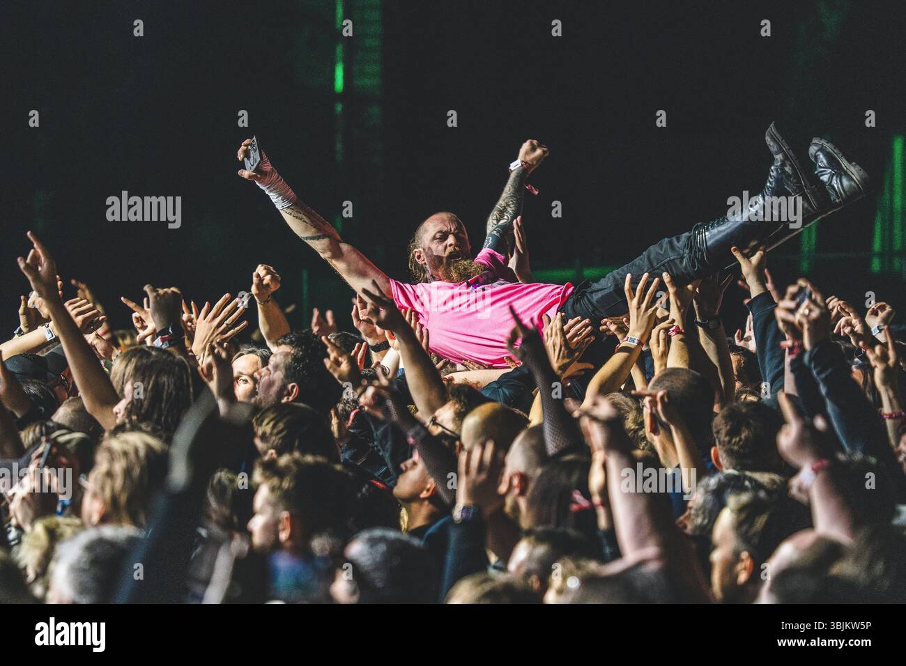 Gdansk, Pologne. 06 juin 2025. Les festivaliers ont vu la foule surfer lors d'un concert live avec le groupe suédois de heavy metal In Flames au festival de musique polonais Mystic Festival 2025 à Gdansk. Banque D'Images