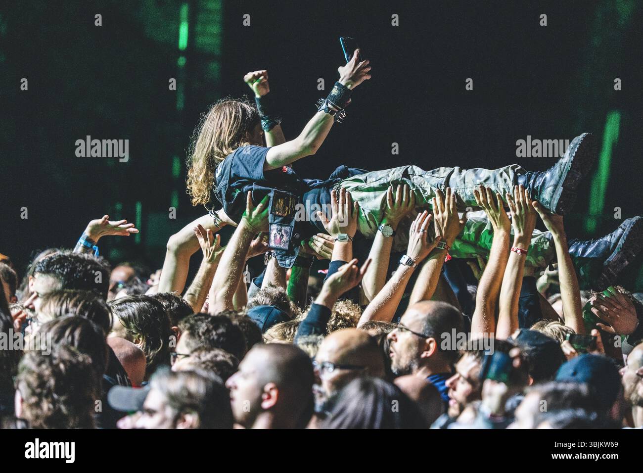 Gdansk, Pologne. 06 juin 2025. Les festivaliers ont vu la foule surfer lors d'un concert live avec le groupe suédois de heavy metal In Flames au festival de musique polonais Mystic Festival 2025 à Gdansk. Banque D'Images