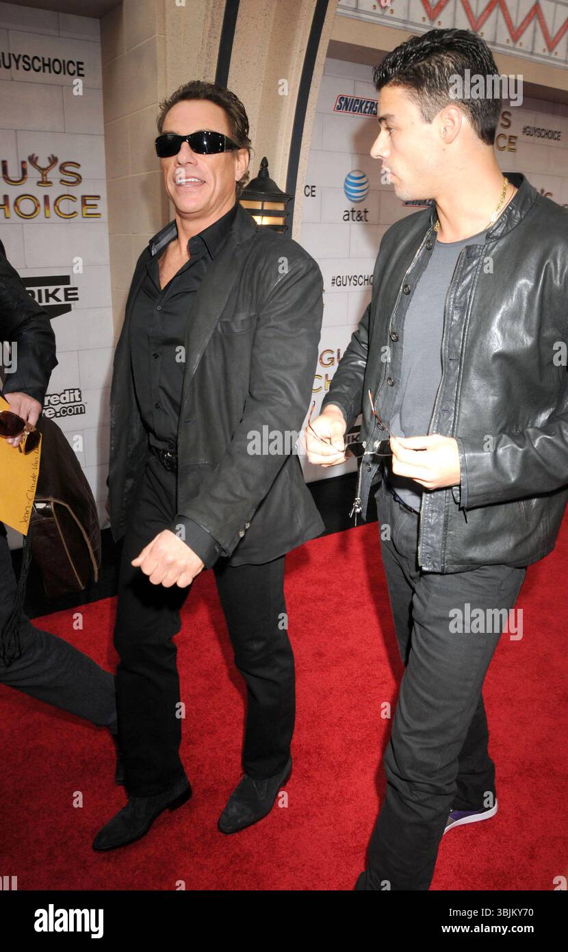 Jean-Claude Van Damme et Kristopher Van Damme aux « Guys Choice » Awards de Spike TV aux Sony Studios de Los Angeles, le 2 juin 2012 Banque D'Images