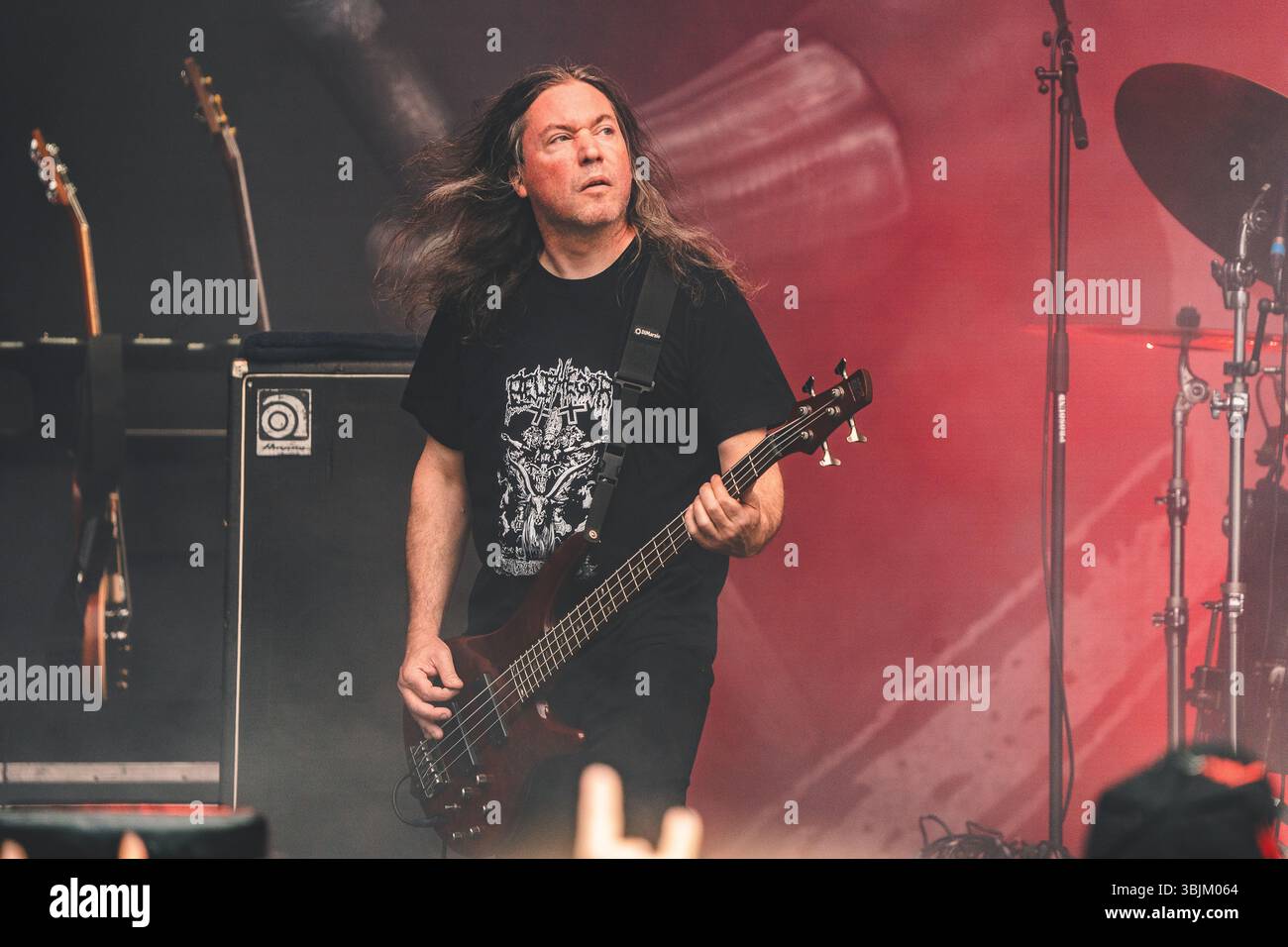 Gdansk, Pologne. 06 juin 2025. Le groupe de metalcore américain Hatebreed donne un concert live lors du festival de musique polonais Mystic Festival 2025 à Gdansk. Ici, le bassiste Matt Bachand est vu en direct sur scène. Banque D'Images