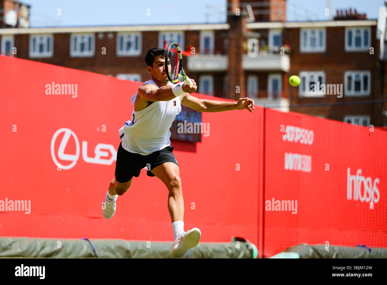 LONDRES, ROYAUME-UNI 16 juin : Carlos Alcaraz (EPS) en séance d'entraînement lors de l'ATP 500 le jour 8 des Championnats HSBC 2025 au Queen's Club le lundi 16 juin 2025 à LONDRES, ROYAUME-UNI. Crédit : Taka Wu/Alamy Live News Banque D'Images
