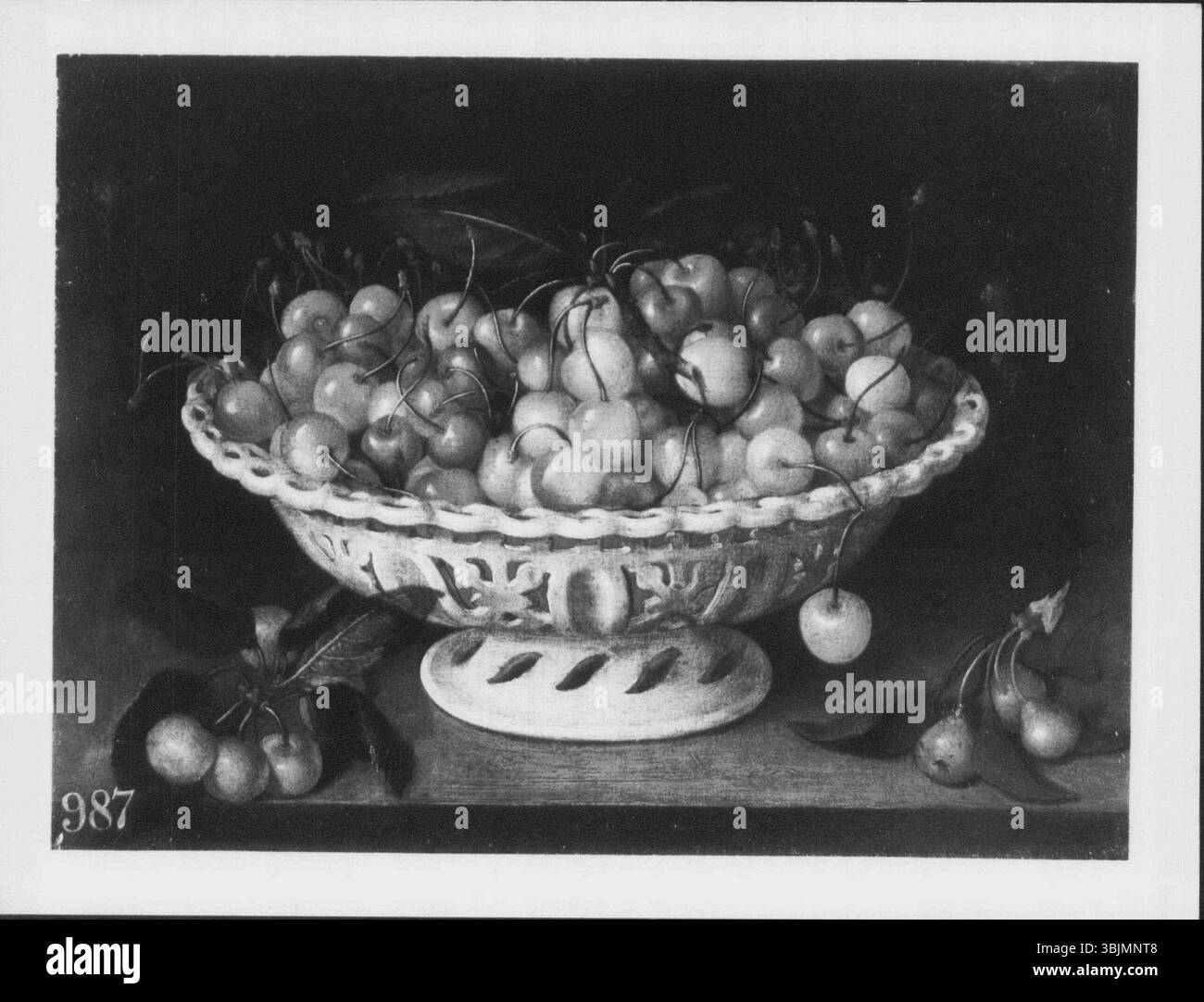 La *nature morte des cerises dans un bol* de Fede Galizia (années 1620) est un exemple exquis de la peinture de natures mortes modernes. L’huile sur panneau capture les couleurs vives et les détails délicats des cerises, soulignant la maîtrise du réalisme de Galizia dans Still Life Banque D'Images