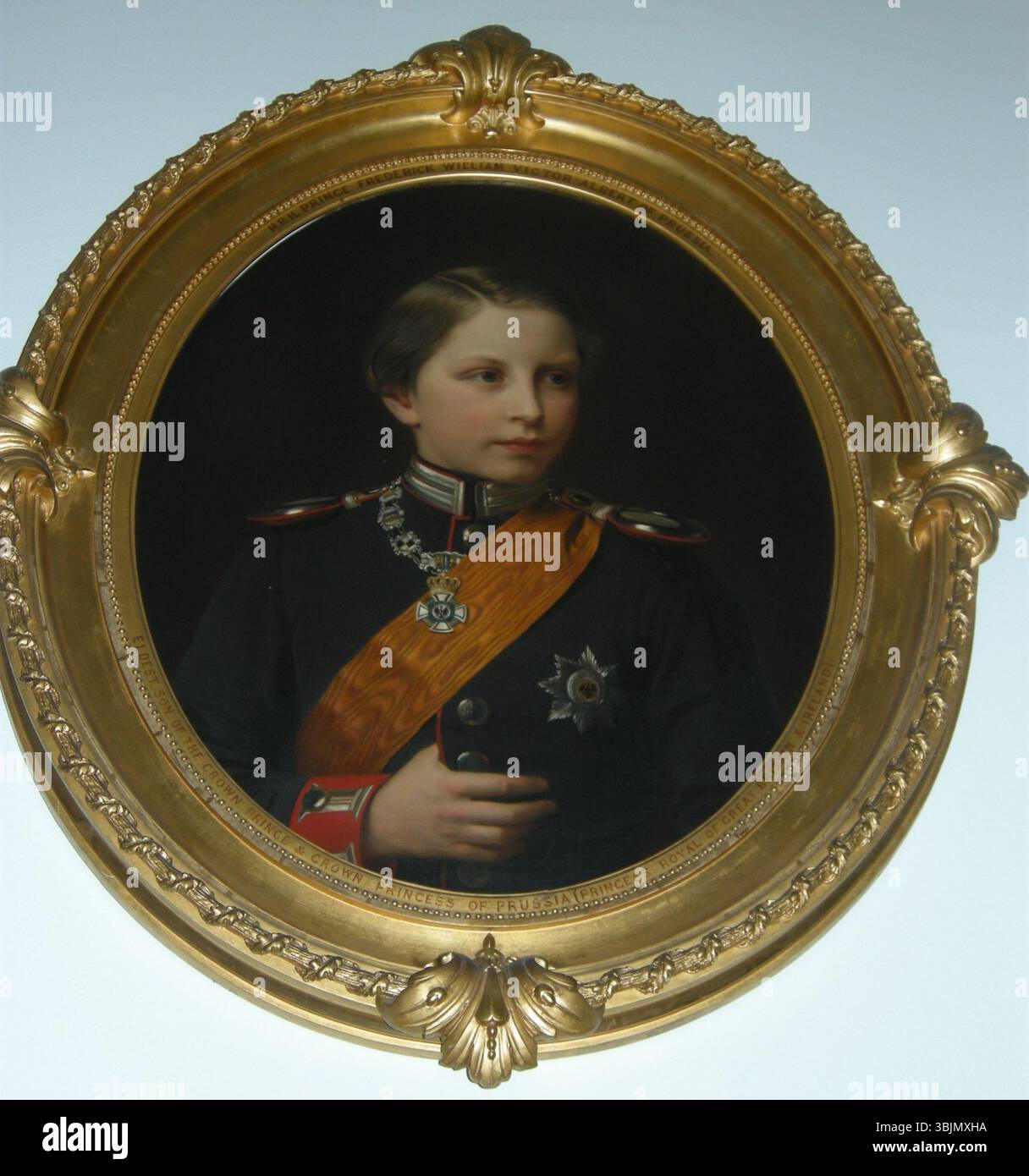 Le portrait de Minna Pfüller du prince Guillaume de Prusse, futur empereur Guillaume II d'Allemagne, capture sa présence royale. L'huile sur toile souligne son statut noble et sa vitalité jeune. Banque D'Images