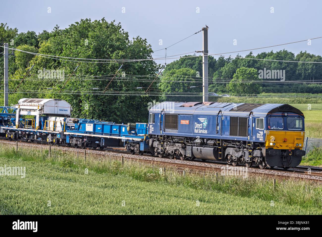 Balfour Beatty chenille pose mahine. Banque D'Images