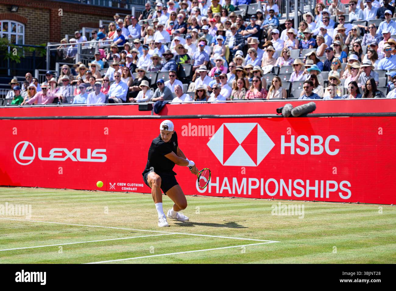 LONDRES, ROYAUME-UNI 16 juin : Holger Rune (DEN) en action contre Matteo ARNALDI (ITA) lors de l'ATP 500 le jour 8 des Championnats HSBC 2025 au Queen's Club le lundi 16 juin 2025 à LONDRES, ROYAUME-UNI. Crédit : Taka Wu/Alamy Live News Banque D'Images LONDRES, ROYAUME-UNI 16 juin : Holger Rune (DEN) en action contre Matteo ARNALDI (ITA) lors de l'ATP 500 le jour 8 des Championnats HSBC 2025 au Queen's Club le lundi 16 juin 2025 à LONDRES, ROYAUME-UNI. Crédit : Taka Wu/Alamy Live News Banque D'Images