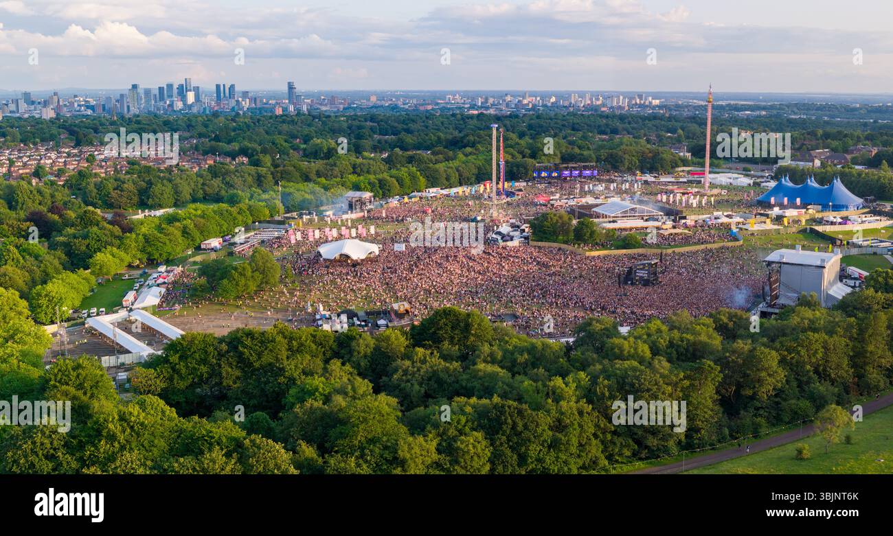 Image aérienne de Heaton Park dans le Grand Manchester avec Parklife Outdoor Music Festival Banque D'Images