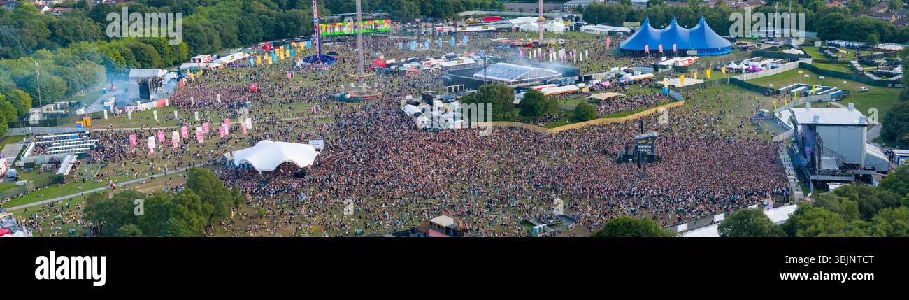 Image aérienne de Heaton Park dans le Grand Manchester avec Parklife Outdoor Music Festival Banque D'Images