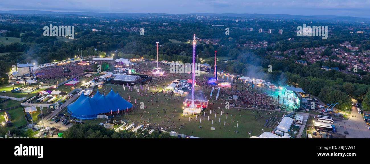 Image aérienne de Heaton Park dans le Grand Manchester avec Parklife Outdoor Music Festival Banque D'Images