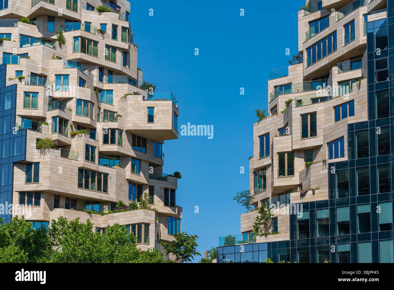 Amsterdam, pays-Bas, 16.06.2025, détail architectural des tours de la vallée à Amsterdam Zuidas conçu par l'architecte néerlandais Winy Maas Banque D'Images