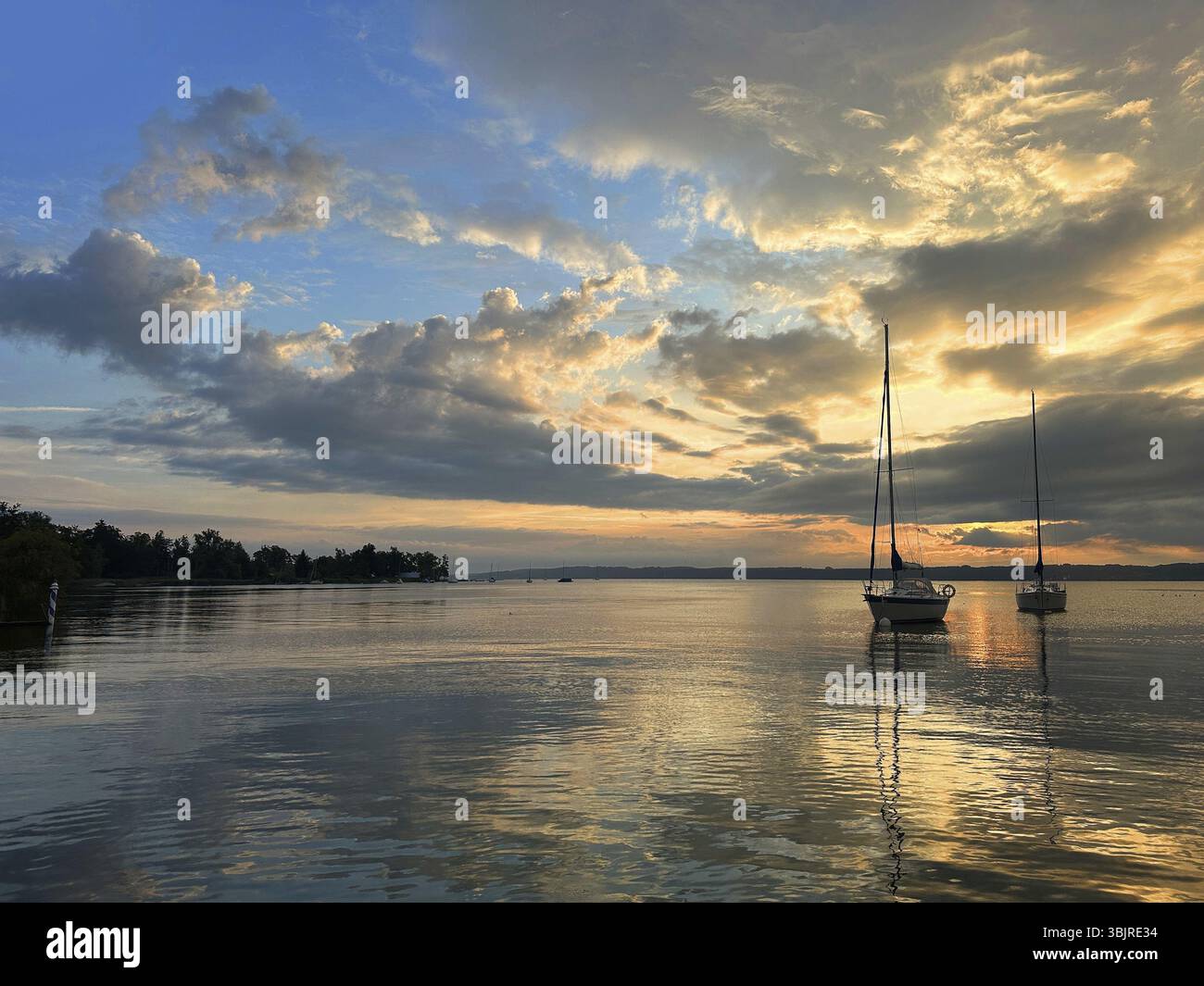 Ambiance nocturne, voiliers sur le lac de Starnberg, Bavière, Allemagne, Europe Banque D'Images