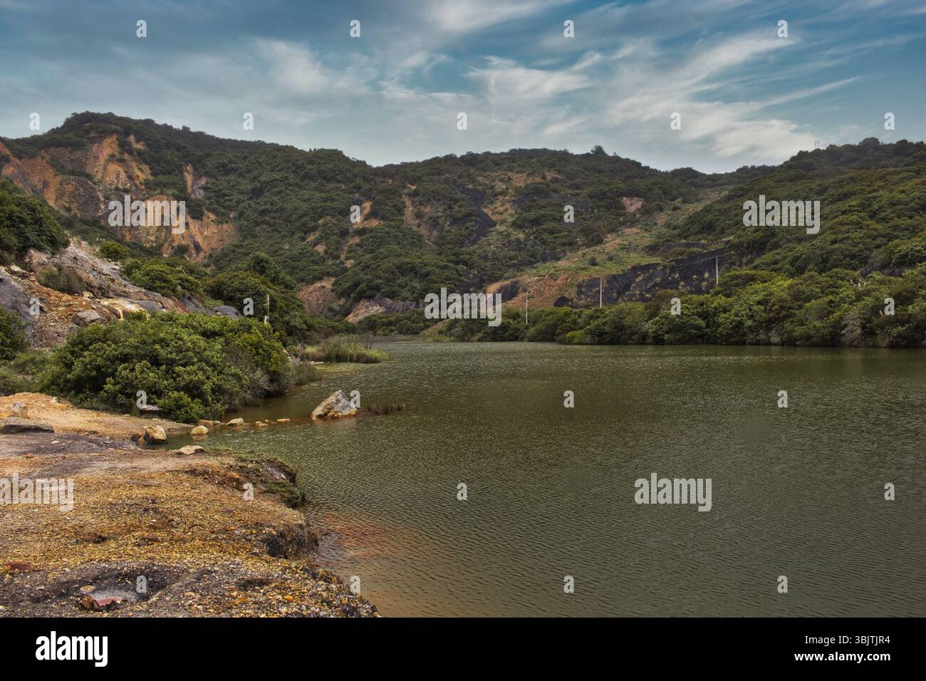 Mine abandonnée à la Calera près de Bogotá, en Colombie, un site de ruines industrielles et d'histoire oubliée dans les montagnes andines. Banque D'Images