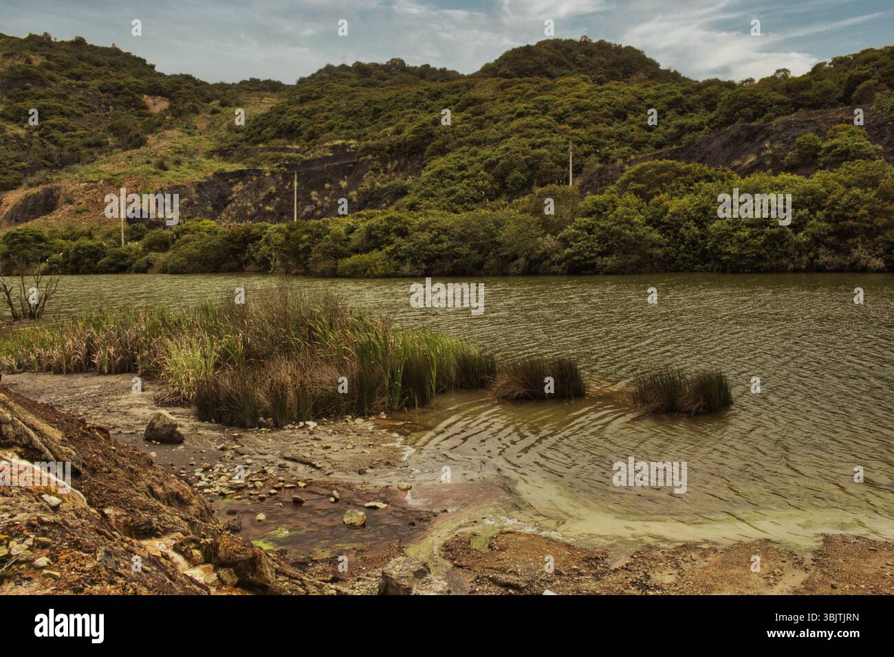 Mine abandonnée à la Calera près de Bogotá, en Colombie, un site de ruines industrielles et d'histoire oubliée dans les montagnes andines. Banque D'Images