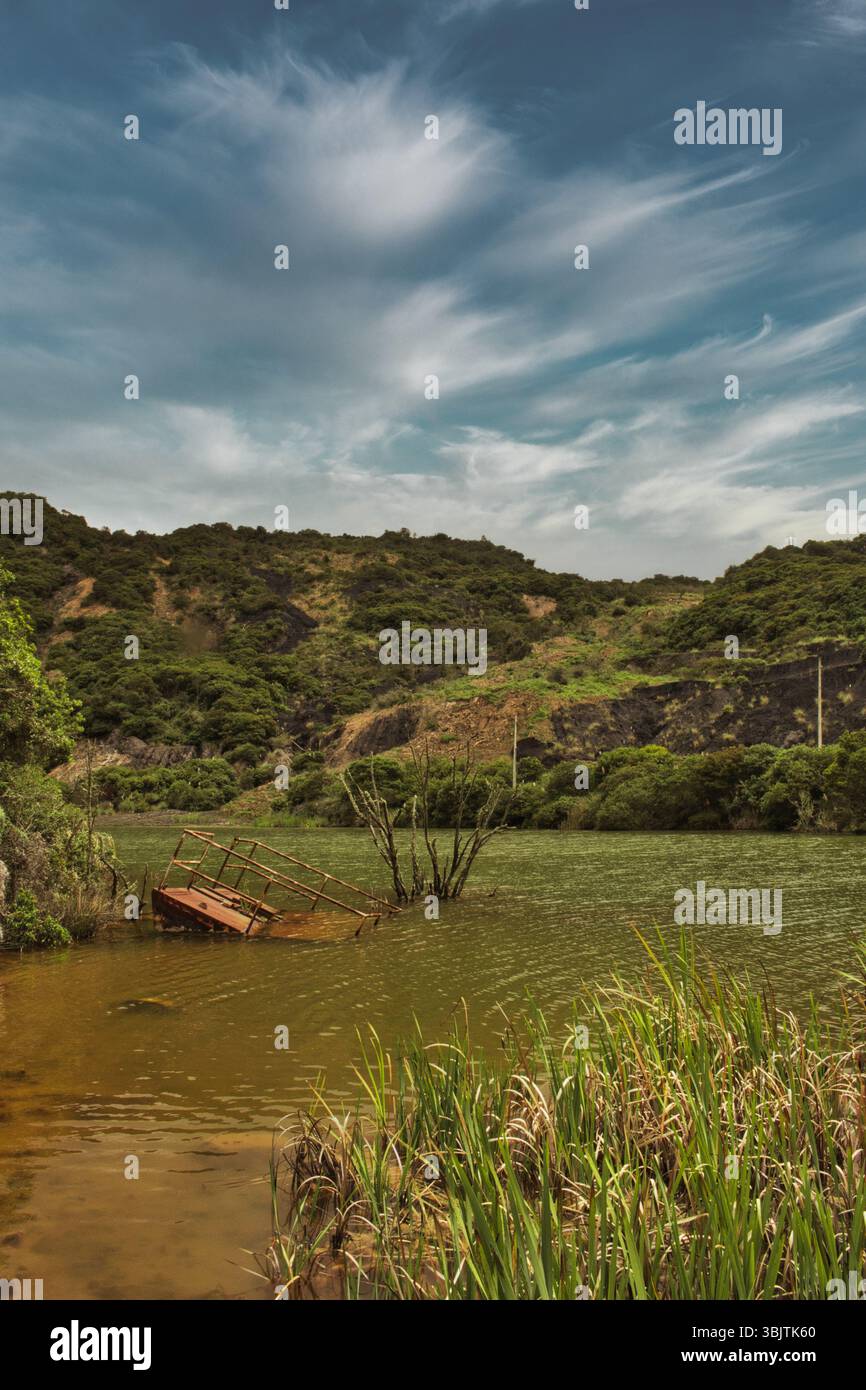 Mine abandonnée à la Calera près de Bogotá, en Colombie, un site de ruines industrielles et d'histoire oubliée dans les montagnes andines. Banque D'Images