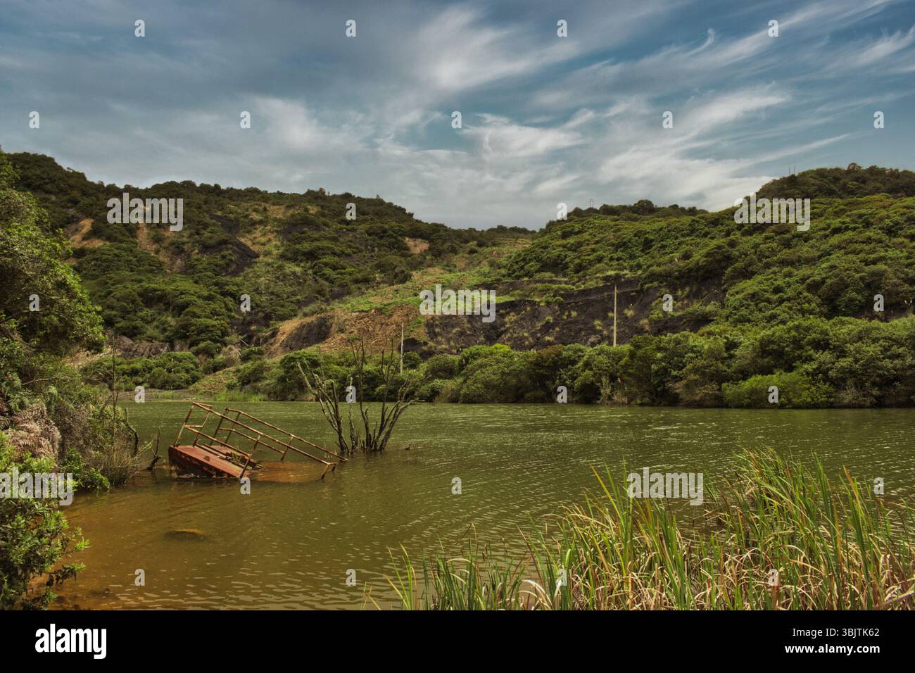 Mine abandonnée à la Calera près de Bogotá, en Colombie, un site de ruines industrielles et d'histoire oubliée dans les montagnes andines. Banque D'Images