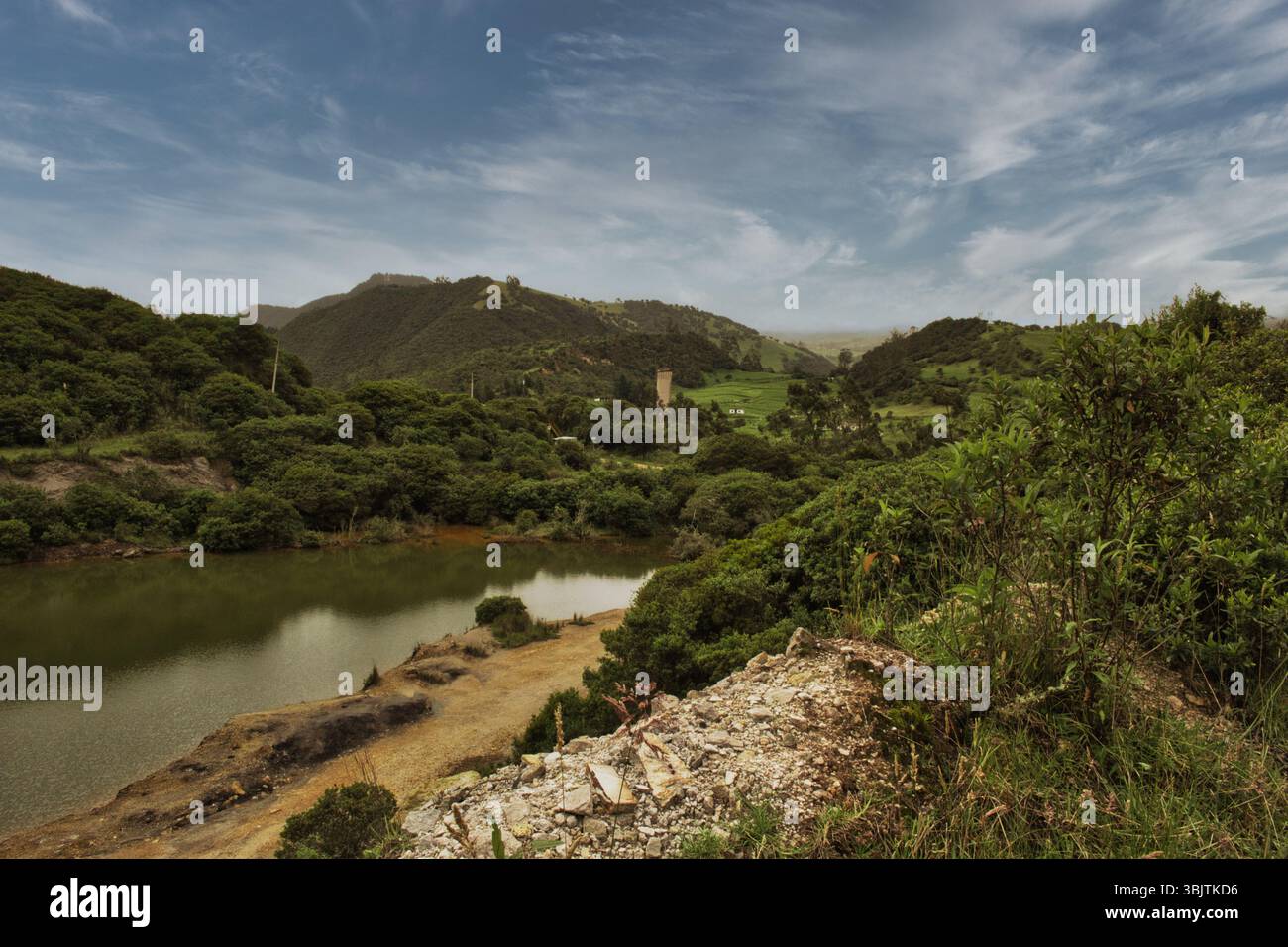 Mine abandonnée à la Calera près de Bogotá, en Colombie, un site de ruines industrielles et d'histoire oubliée dans les montagnes andines. Banque D'Images