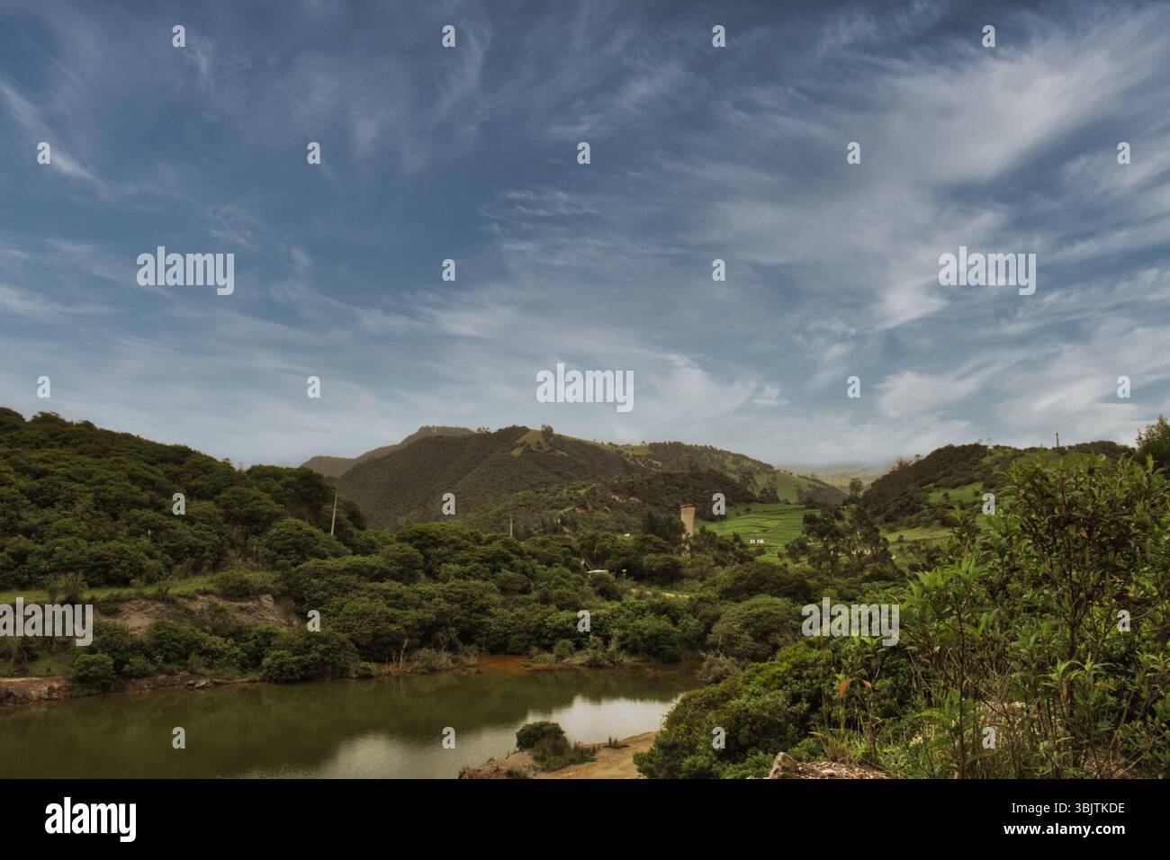 Mine abandonnée à la Calera près de Bogotá, en Colombie, un site de ruines industrielles et d'histoire oubliée dans les montagnes andines. Banque D'Images