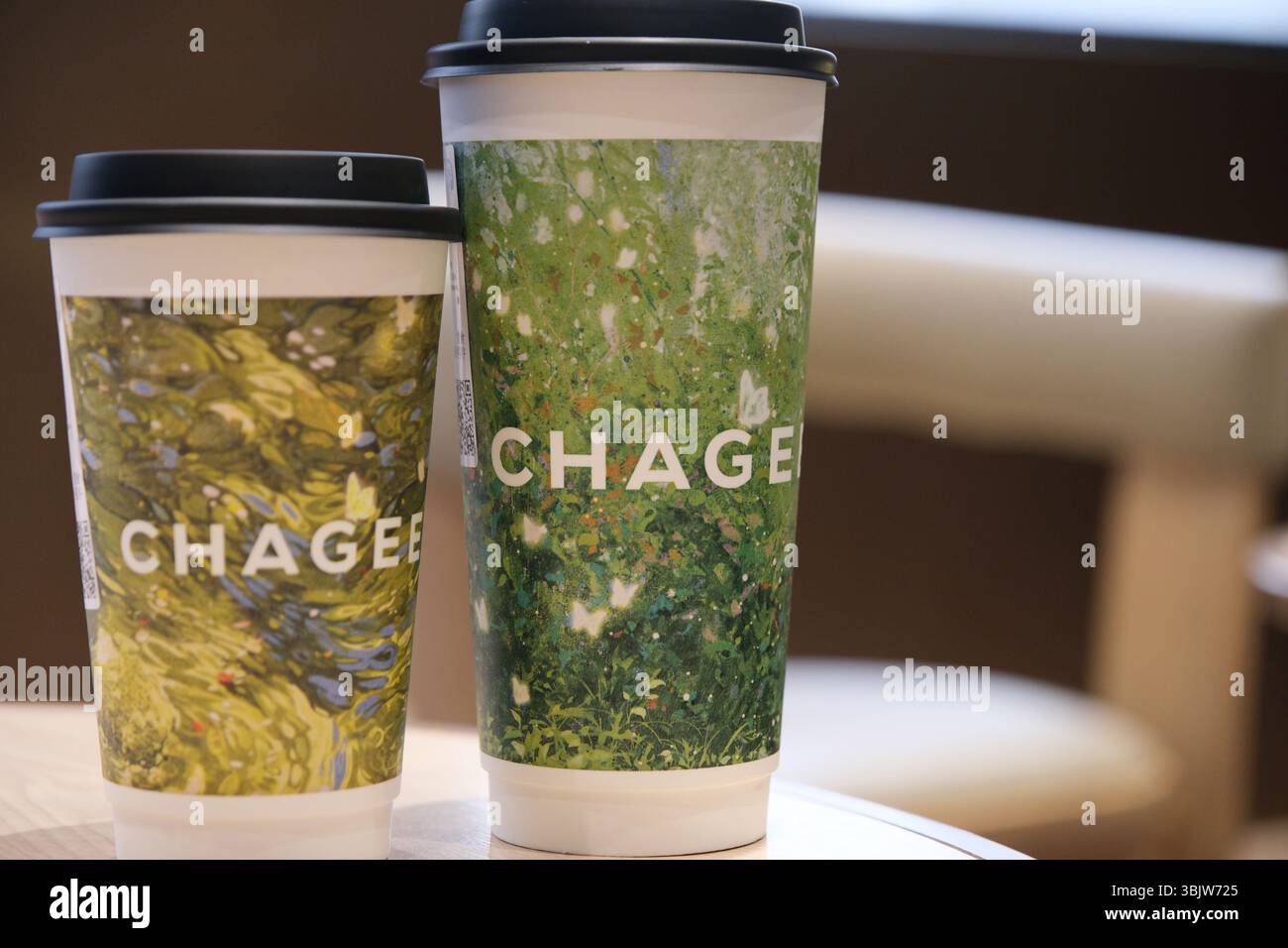 Shanghai, Chine-11 mai 2025 : boisson de thé au lait de marque Chagee Banque D'Images