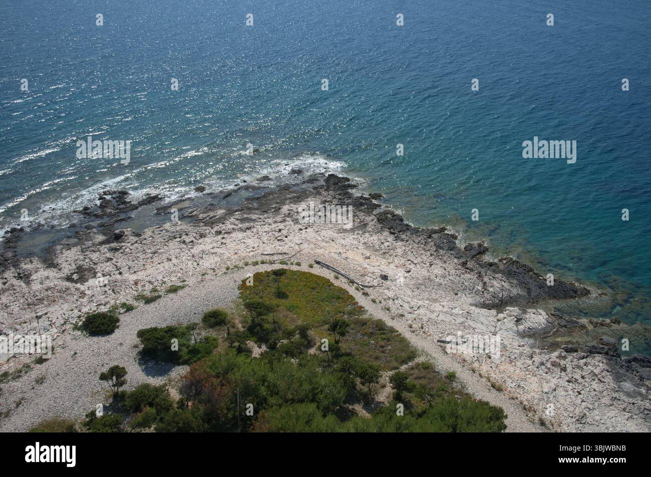 Vue aérienne de la plage de pierre en Croatie Banque D'Images