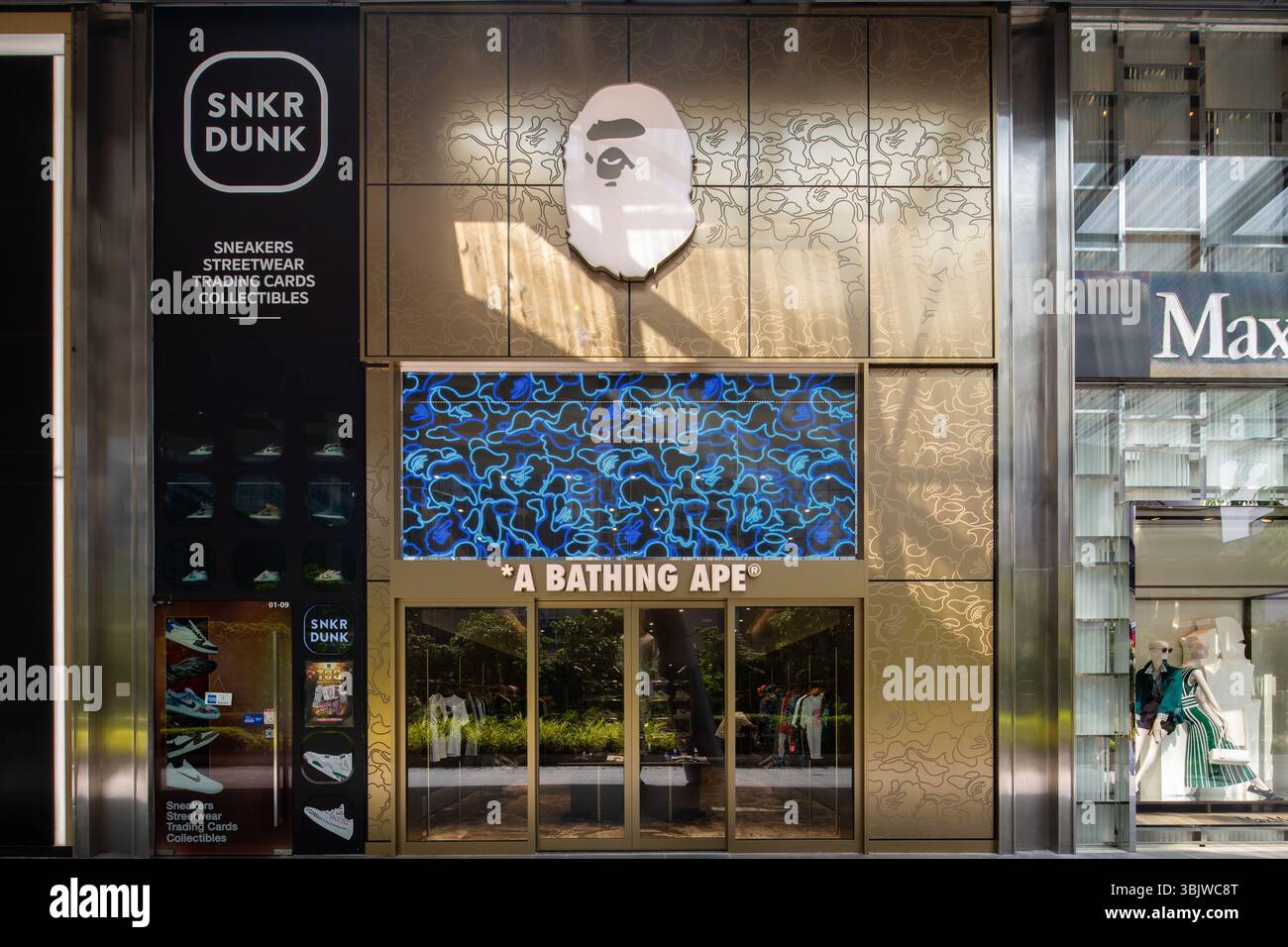 Un magasin haut de gamme Bathing APE dans le centre commercial Mandarin Gallery, un vêtement streetwear de marque occupe un emplacement de premier choix, Orchard Road, Singapour. Banque D'Images