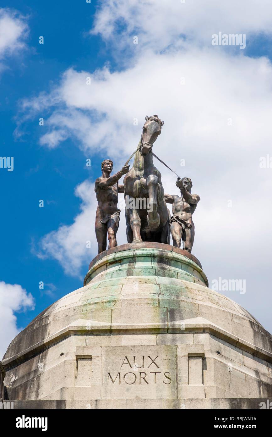 Longueval (Nord de la France) : le Musée commémoratif sud-africain du bois de Delville. Champ de bataille, mémorial, musée et nécropole de la première Guerre mondiale, 1914 Banque D'Images Longueval (Nord de la France) : le Musée commémoratif sud-africain du bois de Delville. Champ de bataille, mémorial, musée et nécropole de la première Guerre mondiale, 1914 Banque D'Images