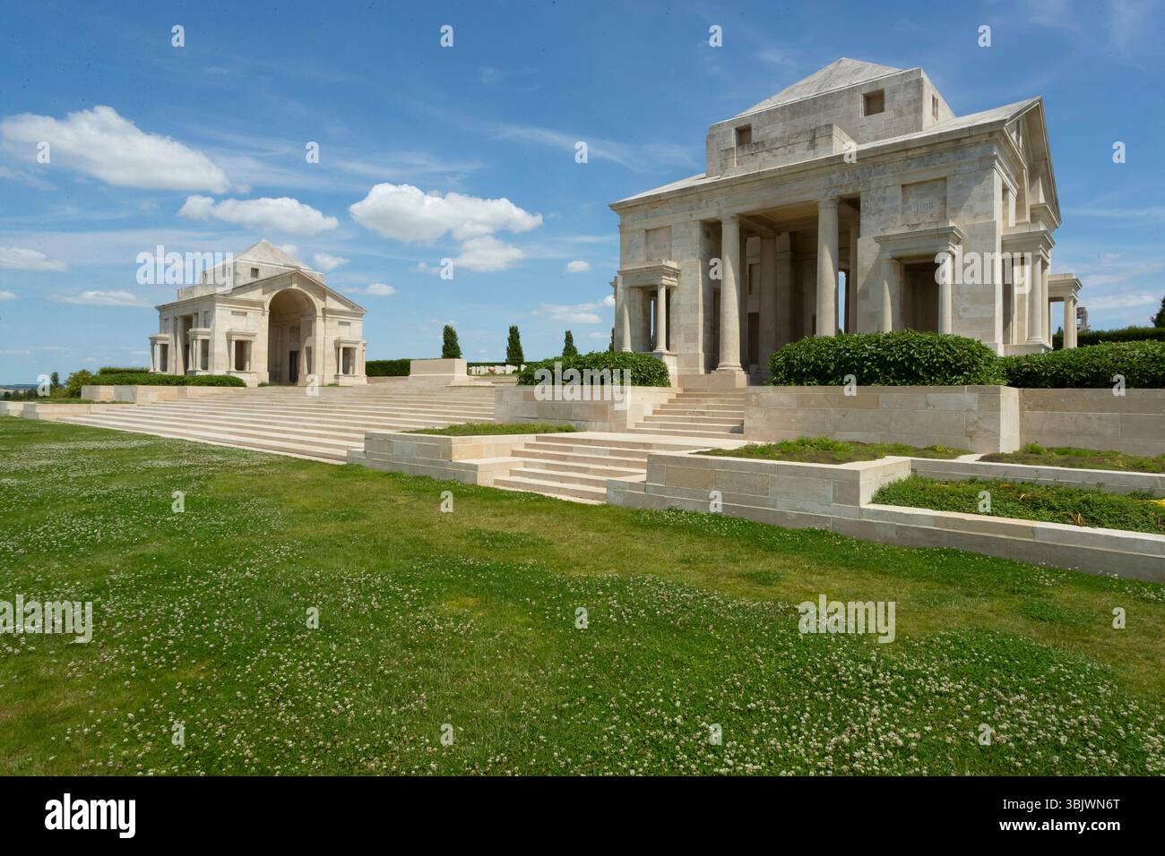 Villers-Bretonneux (nord de la France) : le Mémorial national australien, corps d'armée australien et néo-zélandais, ANZAC, mémorial à l'armée australienne Banque D'Images Villers-Bretonneux (nord de la France) : le Mémorial national australien, corps d'armée australien et néo-zélandais, ANZAC, mémorial à l'armée australienne Banque D'Images