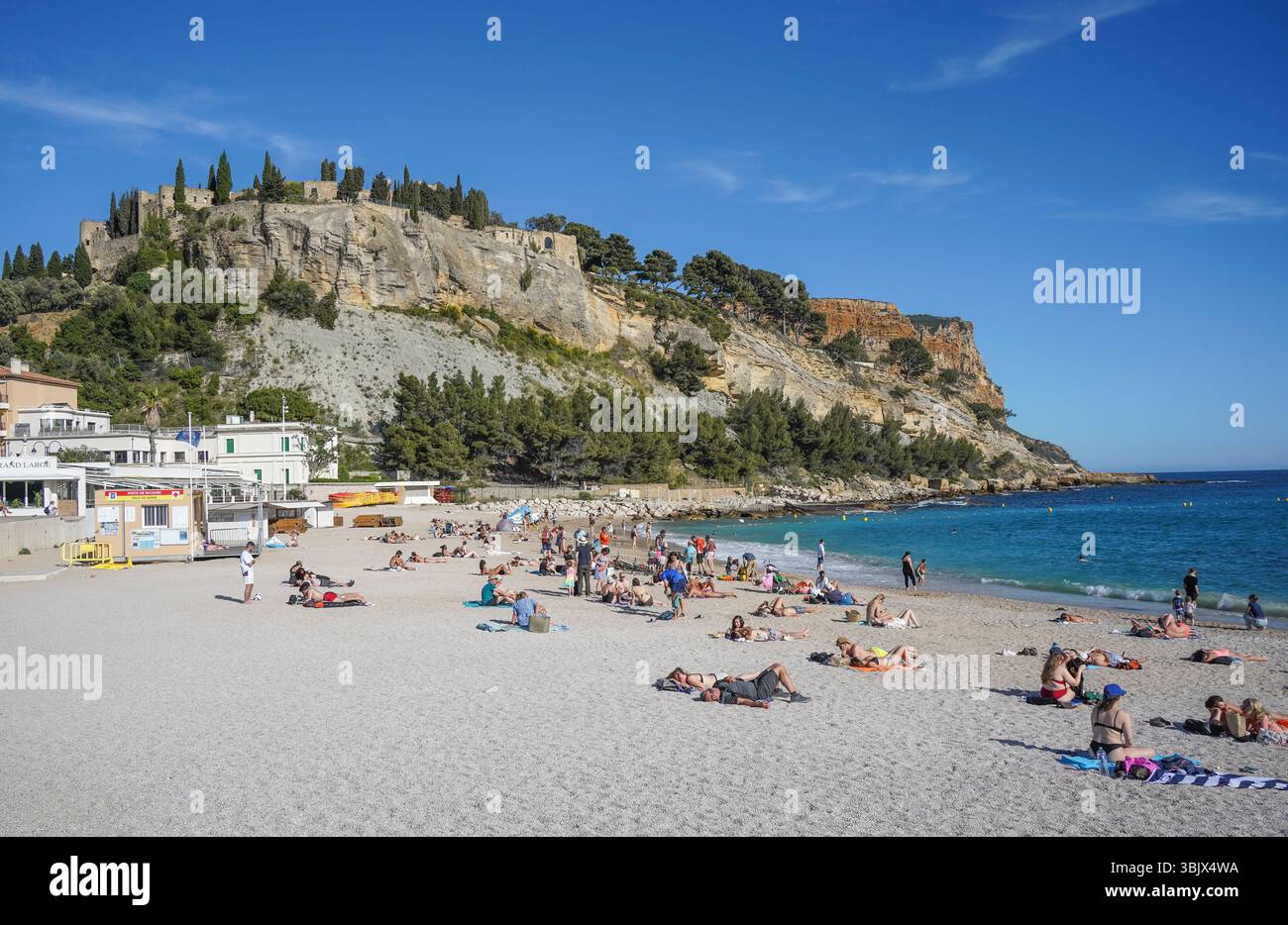 CPA CASSIS Le Phare et le Chateau (1259788